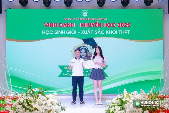 Hunonic trao quà khuyến học - đồng hành cùng ước mơ tương lai 4 quỹ khuyến học hunonic