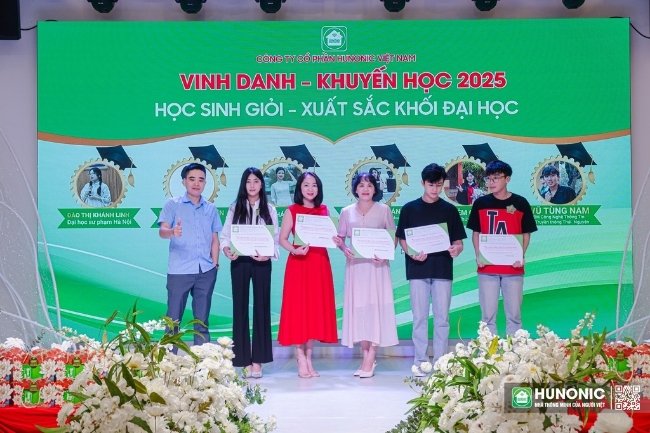 Hunonic trao quà khuyến học - đồng hành cùng ước mơ tương lai 5 quỹ khuyến học hunonic