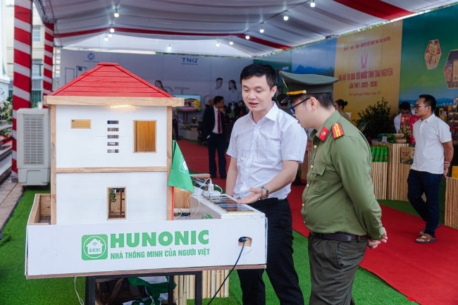 Hunonic – Tự hào thương hiệu công nghệ Việt tại Đại hội Thi đua Yêu nước tỉnh Thái Nguyên 4 hunonic tại đại hội thi đua yêu nước